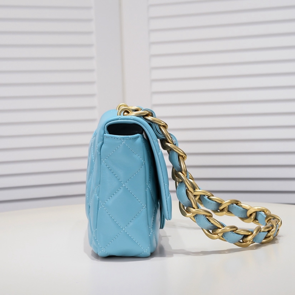 シャネルバッグ背面デザイン